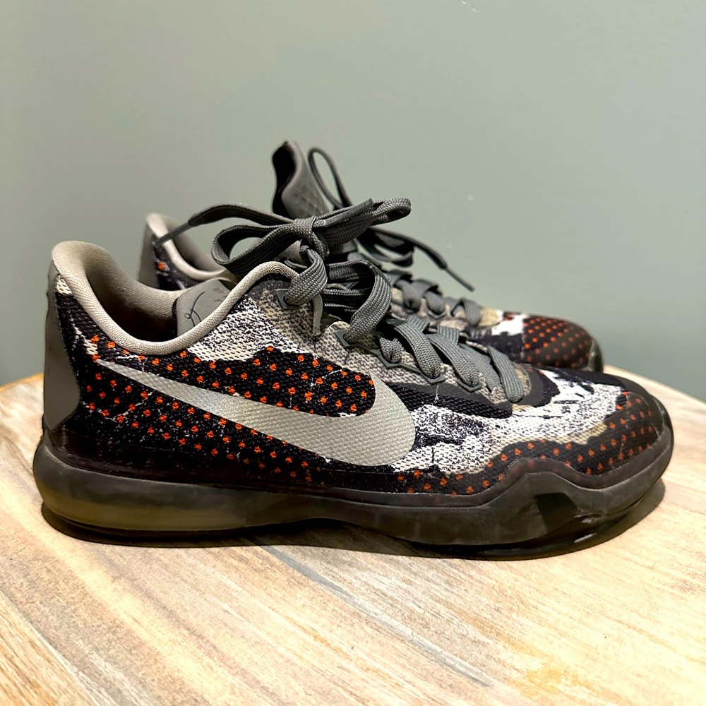 Nike Kobe 10 Pain basketball sneakers size 5.5 youth